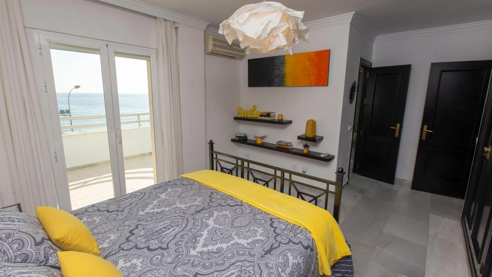 Villa Venecia, Apartamento De Lujo En 1º Linea De Playa + Parking Malaga