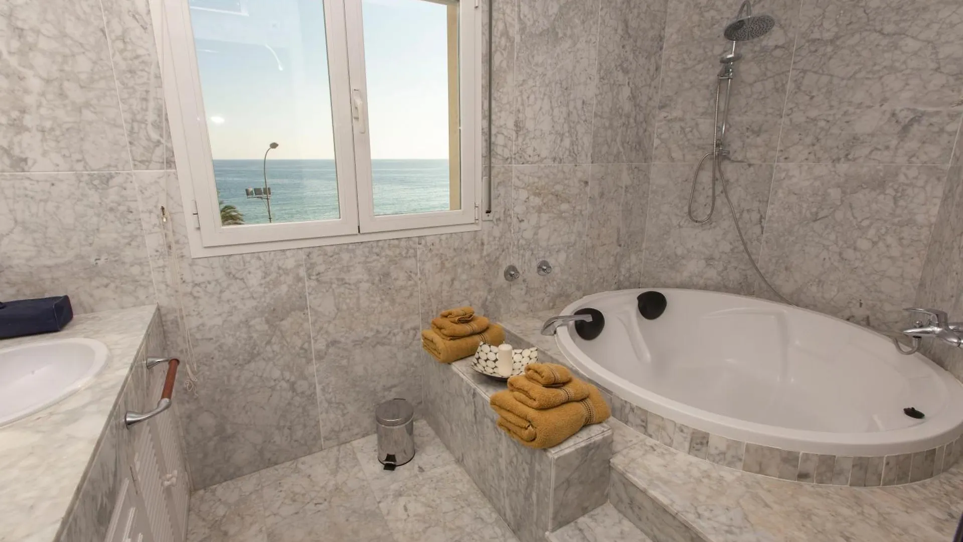 Villa Venecia, Apartamento De Lujo En 1º Linea De Playa + Parking Malaga Spain